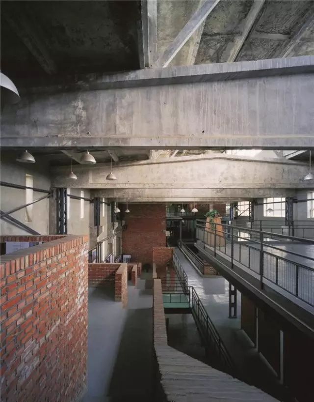 如何讓小型廠房裝修空間顯示的更大？